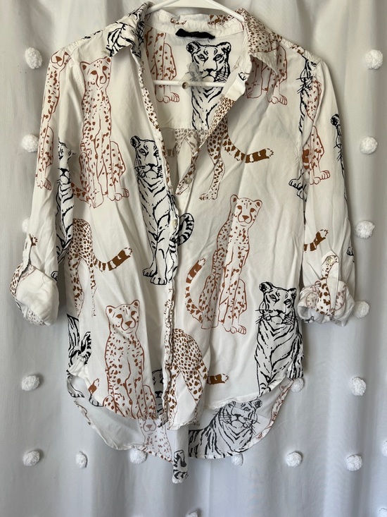 Jane and Delancey Tops - NWOT Jane and Delancey White Button-Down Animal Print Shirt